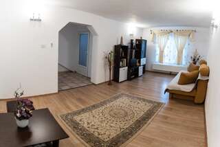 Проживание в семье Casa Nicoladis Зэрнешти Апартаменты с 3 спальнями-1